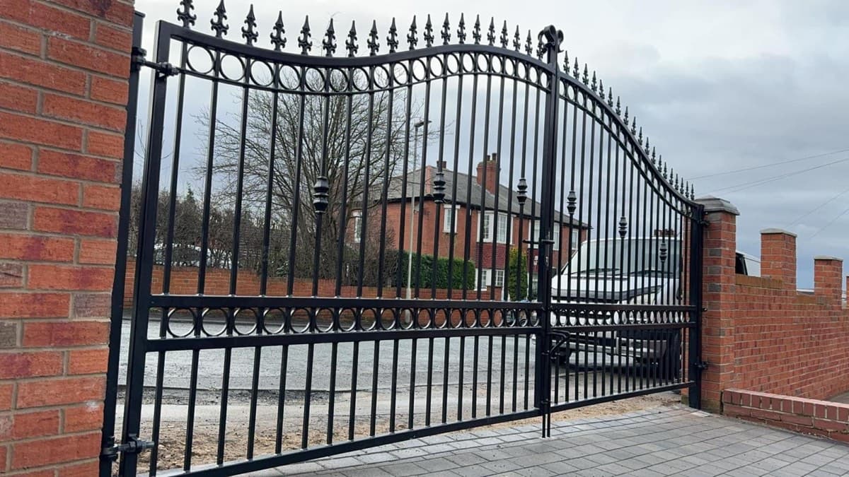 Pedestrian gate detail 1